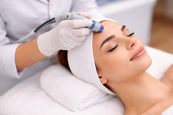 الجلدية والتجميل - مركز إيفريست الطبي